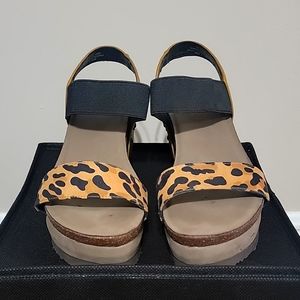 Leopard wedges